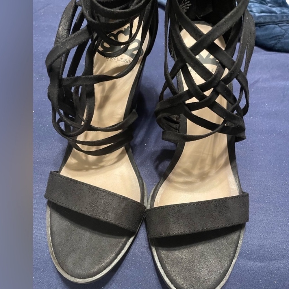 Fergalicious Women’s Black Strappy Wedges - Picture 2 of 2